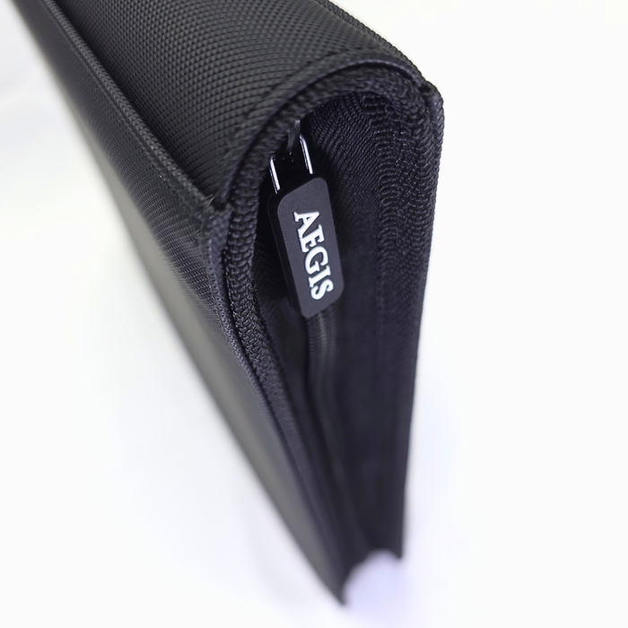 Aegis: 9-Pocket Diamond-Zip Binder (Black)