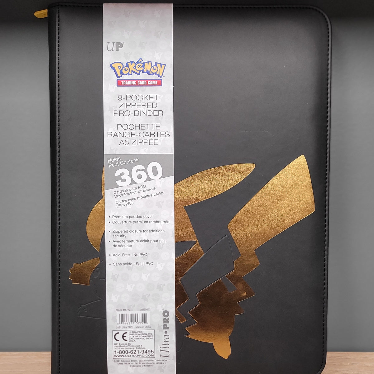 Ultra-PRO: Pokmon 9 Pocket Zippered Premium PRO Binder - Pikachu Smoke and Mirrors Hobby Ultra-PRO: Pokmon 9 Pocket Zippered Premium PRO Binder - Pikachu Smoke and Mirrors Hobby